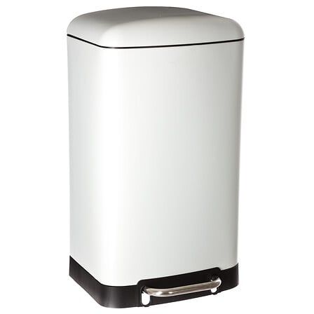 Cubo de basura con pedal de metal