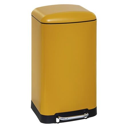 Cubo de basura con pedal de metal